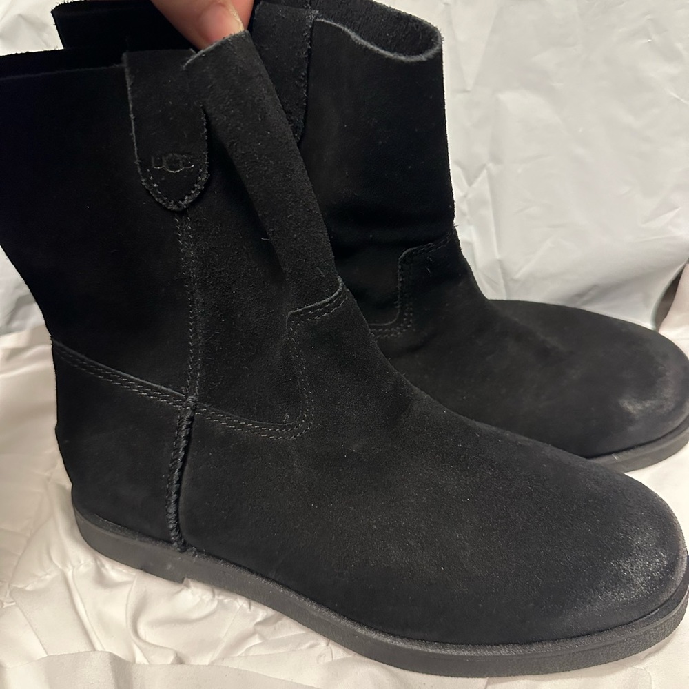 Authentic Uggs Perfect For Winter !! - image 3